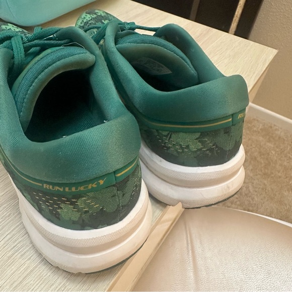 SOLD Brooks Launch 5 Run Lucky Running Shoes Shamrock Green St. Patrick’s - Picture 5 of 8